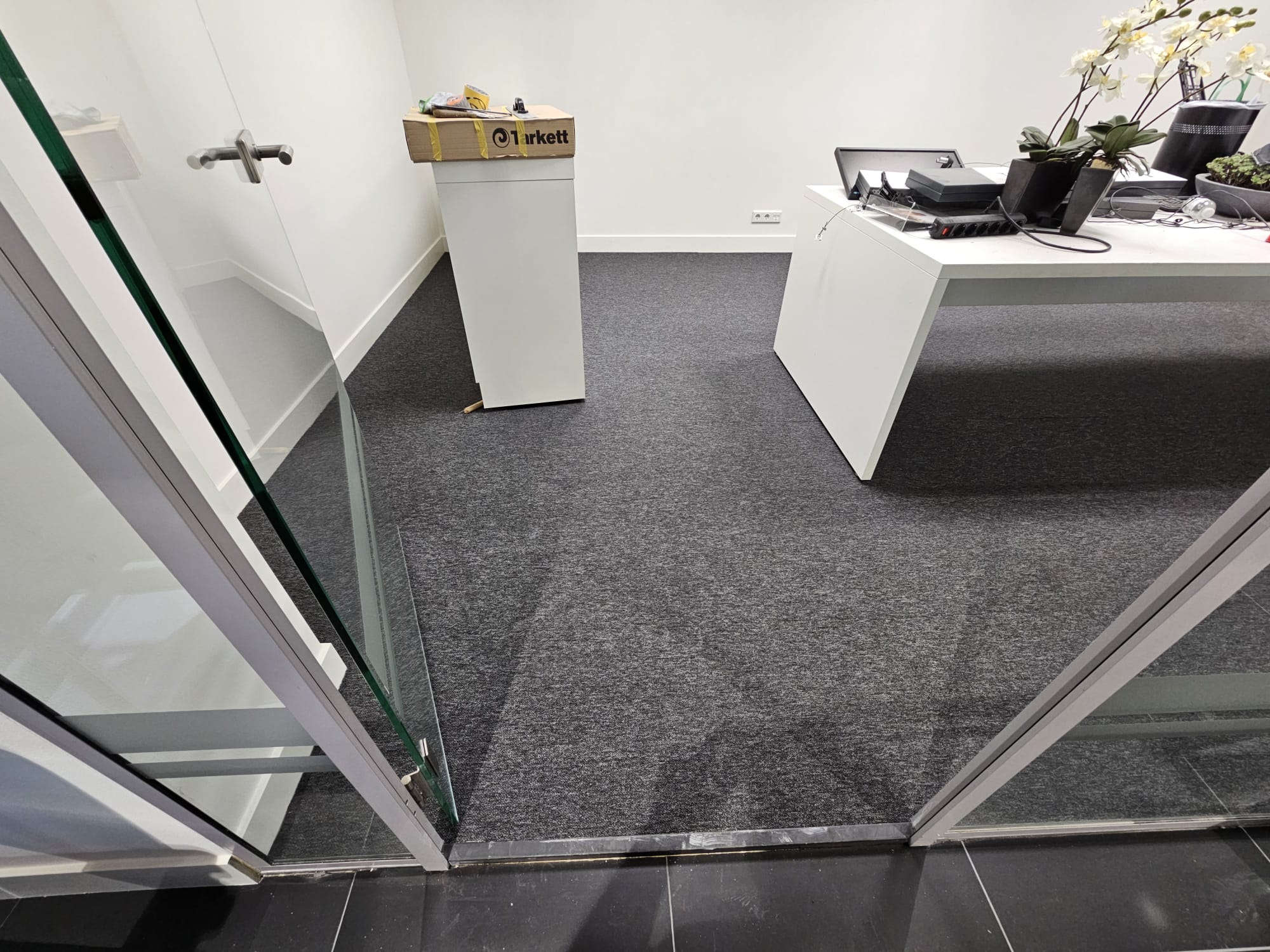 Tapijttegels Van Mossel kantoor